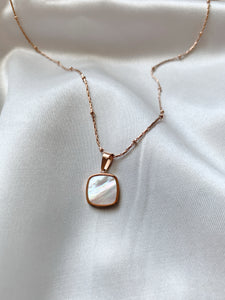 Nacre Pendant Necklace